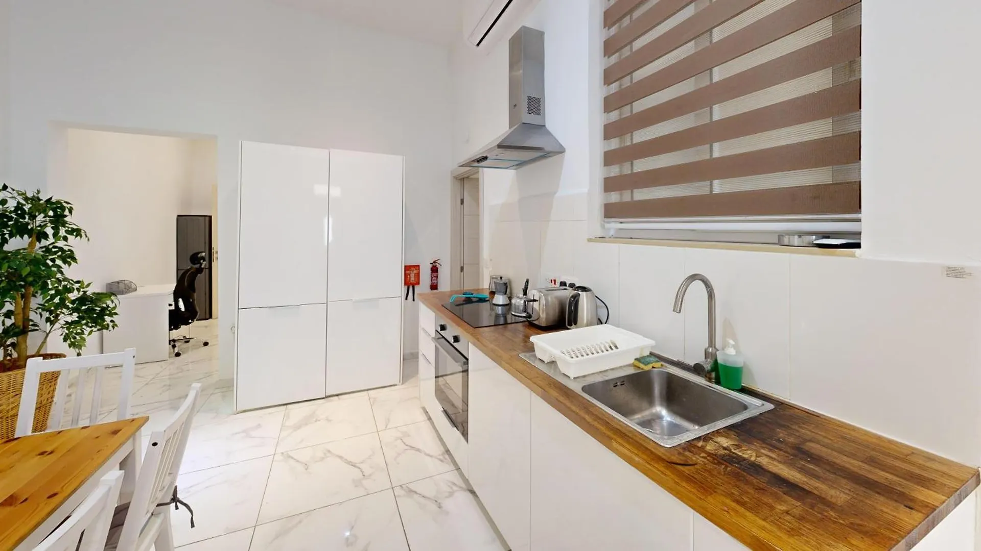 Cosy Seaside Apartment Steps Away From The Sea Gzira
