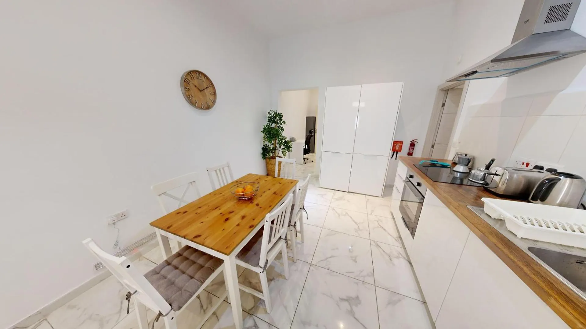 Cosy Seaside Apartment Steps Away From The Sea Gzira Malta