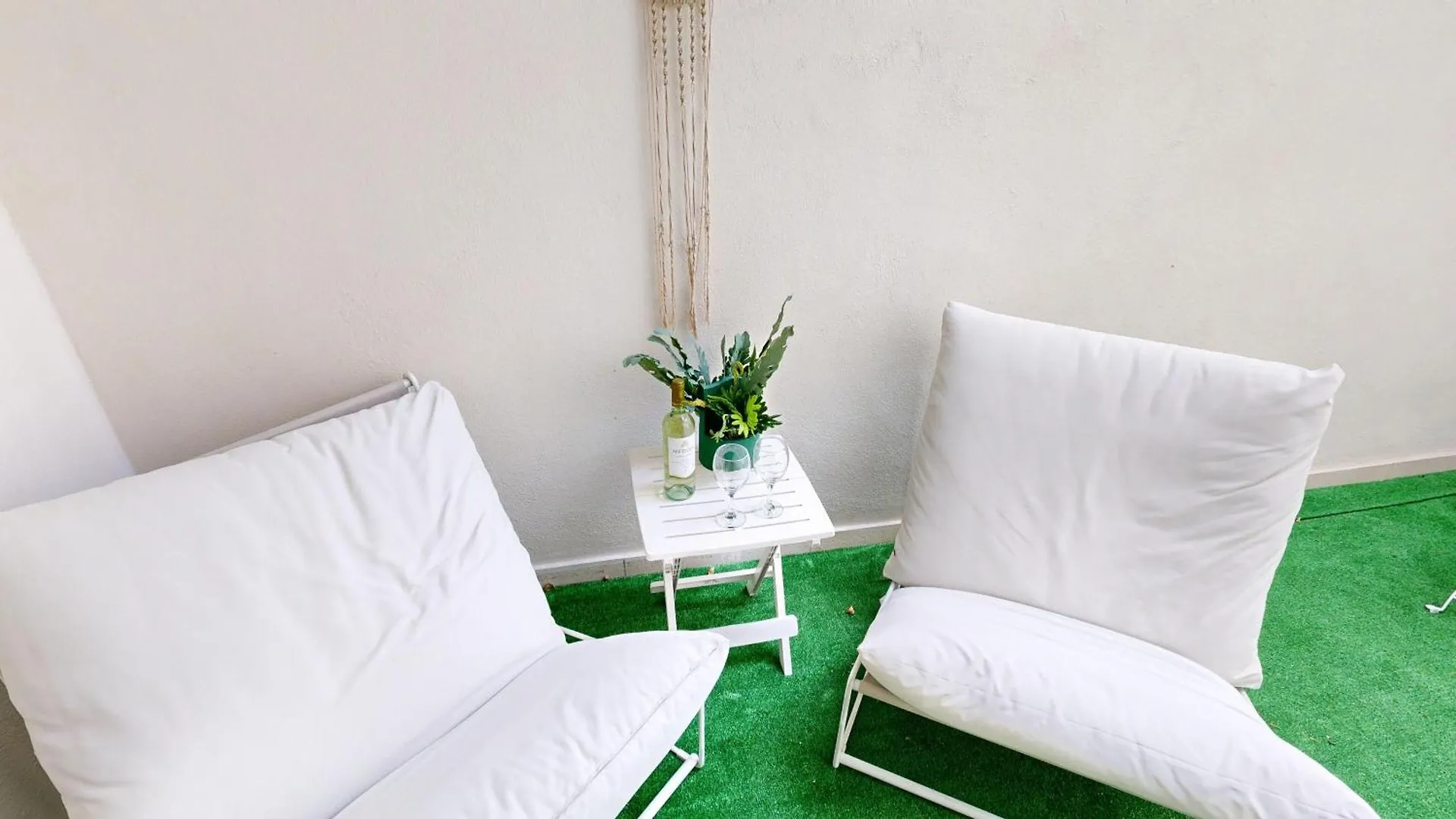 Cosy Seaside Apartment Steps Away From The Sea Gzira 0*,  Malta